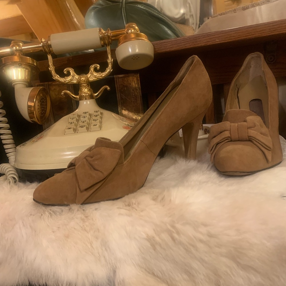 TRUE VINTAGE LEATHER/SUEDE TAN HEELS! 1960-1970s - Picture 5 of 9